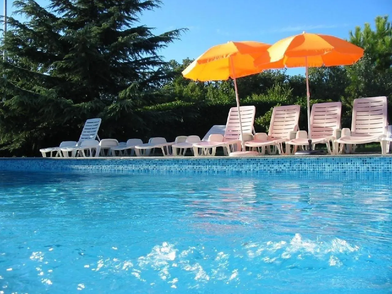 Residence Lorena Bungalow Mit Pool In Porec Holiday home
